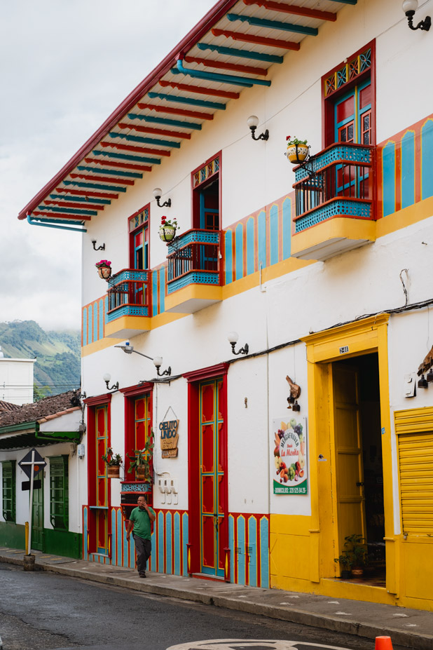 Jardín Kolumbien mit seiner farbenfrohen Kolonialarchitektur